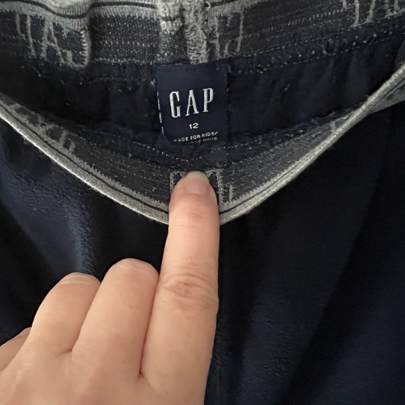 Gap boy’s pj lot, 1 bottom, 2 tops - Picture 5 of 12